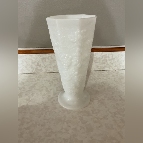 Unique Vintage Other - Elegant Vintage white milk glass Floral Vase